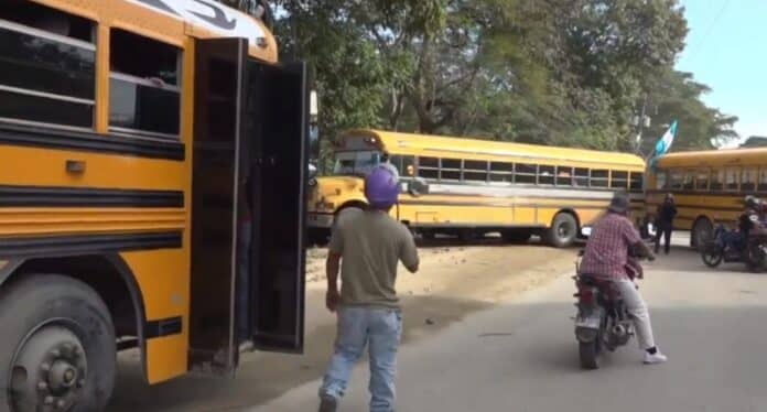 Tras asaltos, paralizan autobuses de El Ocotillo